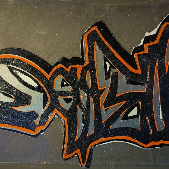 MerG10 Stuff like sneakers and art if possible - Picture 6 of 8